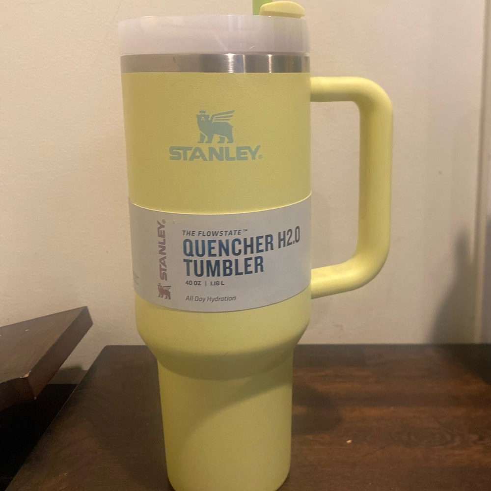 Stanley Lemon Yellow Flowstate Quencher H2.0 40oz Tumbler with Handle